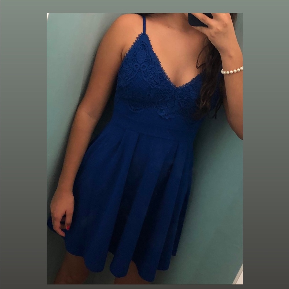 Dress - Picture 2 of 2